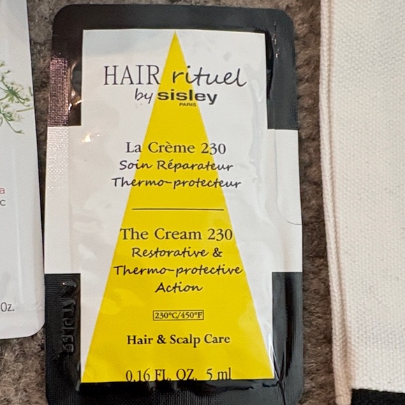 Strong Woman Beauty Bundle NARS, Clarins, Buxom, and more. - Picture 3 of 14